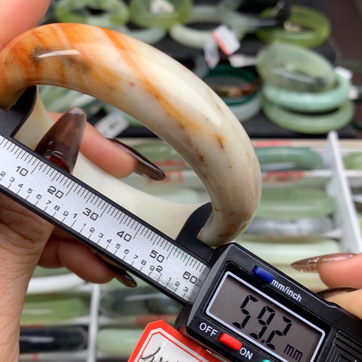 蛇纹石玉未镶嵌手镯843