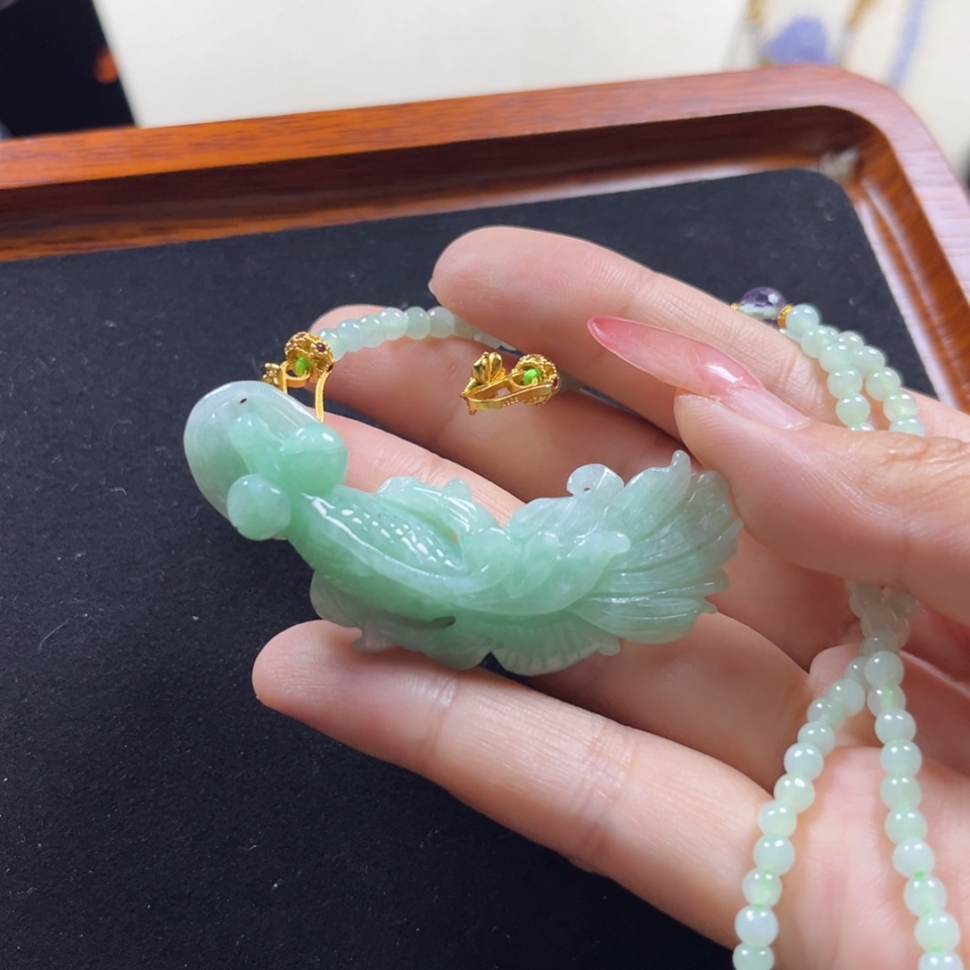 翡翠未镶嵌颈饰绿翡锦鲤