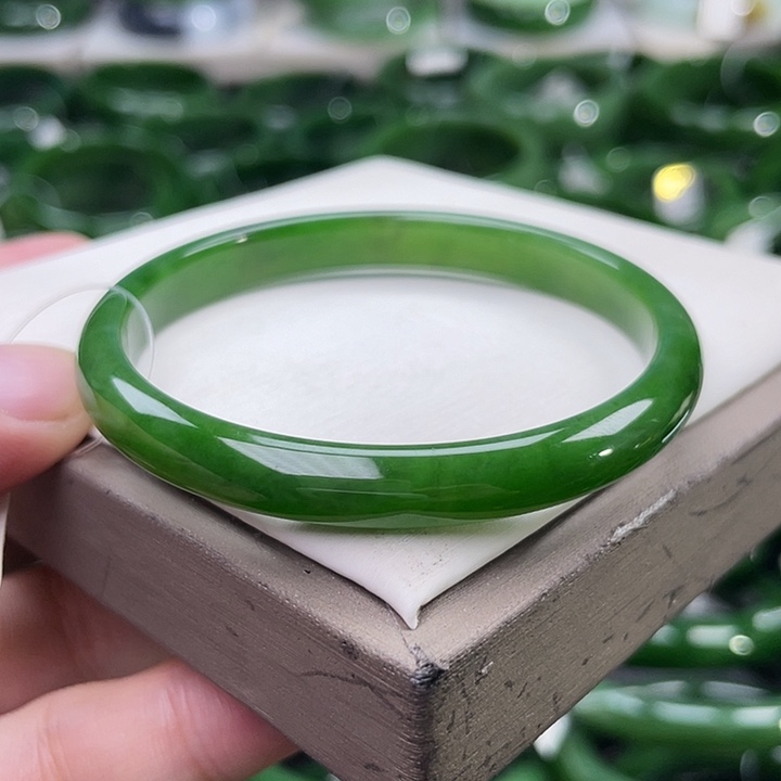 未镶嵌手镯和田玉（碧玉）