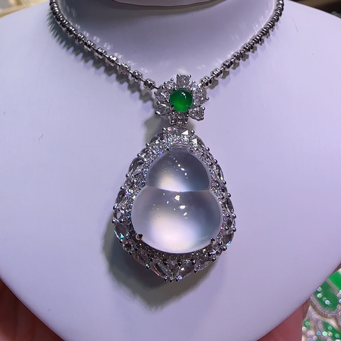 翡翠吊坠(不含链)18K金镶嵌葫芦