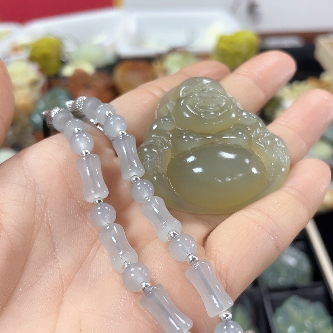 蛇纹石玉颈饰未镶嵌