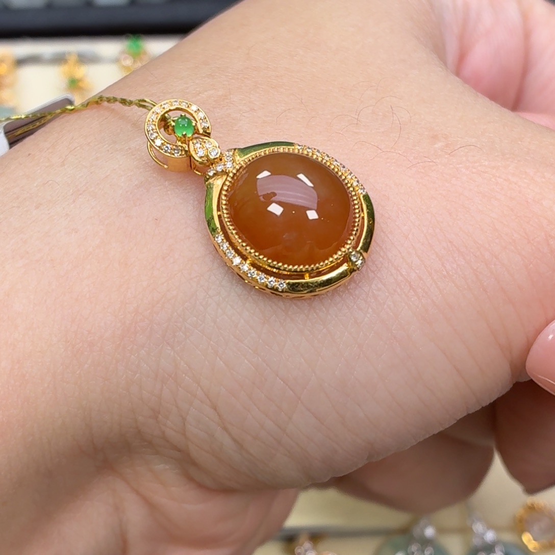 翡翠18K金镶嵌颈饰