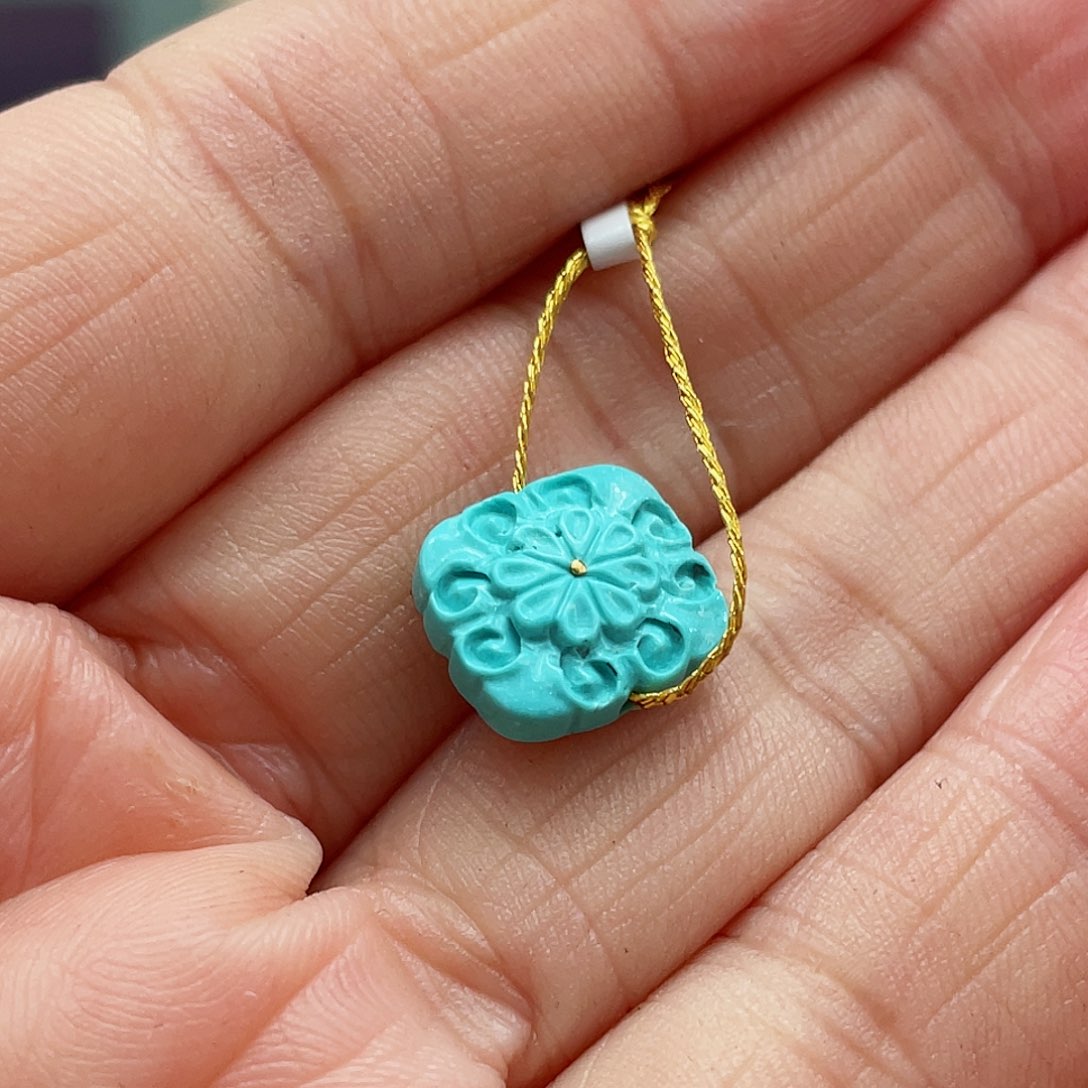 绿松石颈饰未镶嵌