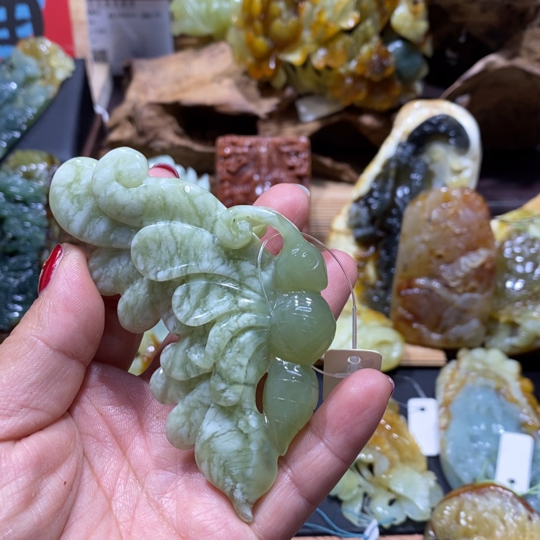 蛇纹石玉颈饰未镶嵌