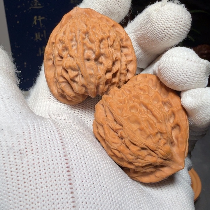 文玩核桃吊坠金牛编号7753，41尺