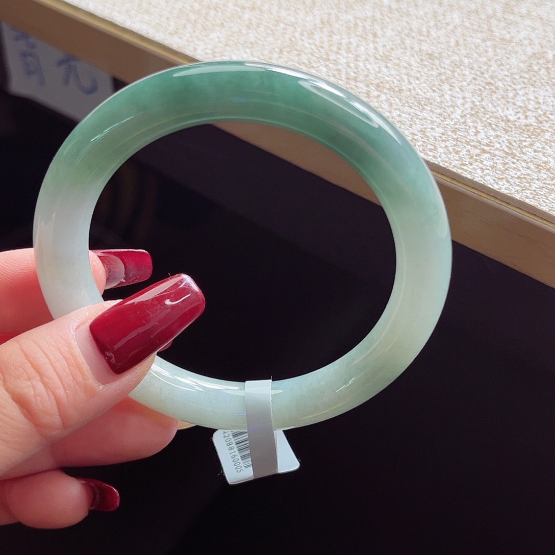 翡翠手镯未镶嵌手镯