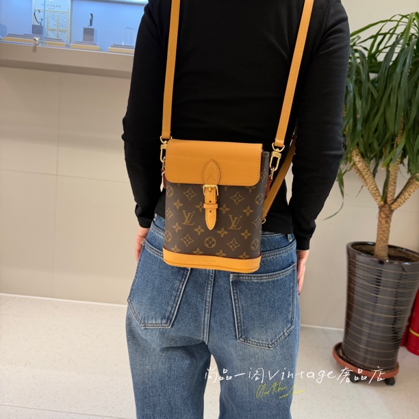 99新 LouisVuitton/路易威登 尚品一阁/soho mini老花双肩包 