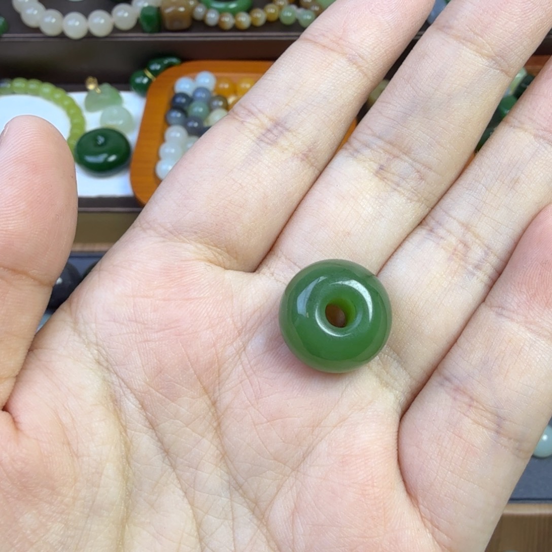 L****和田玉未镶嵌珠宝半成品碧玉路路通