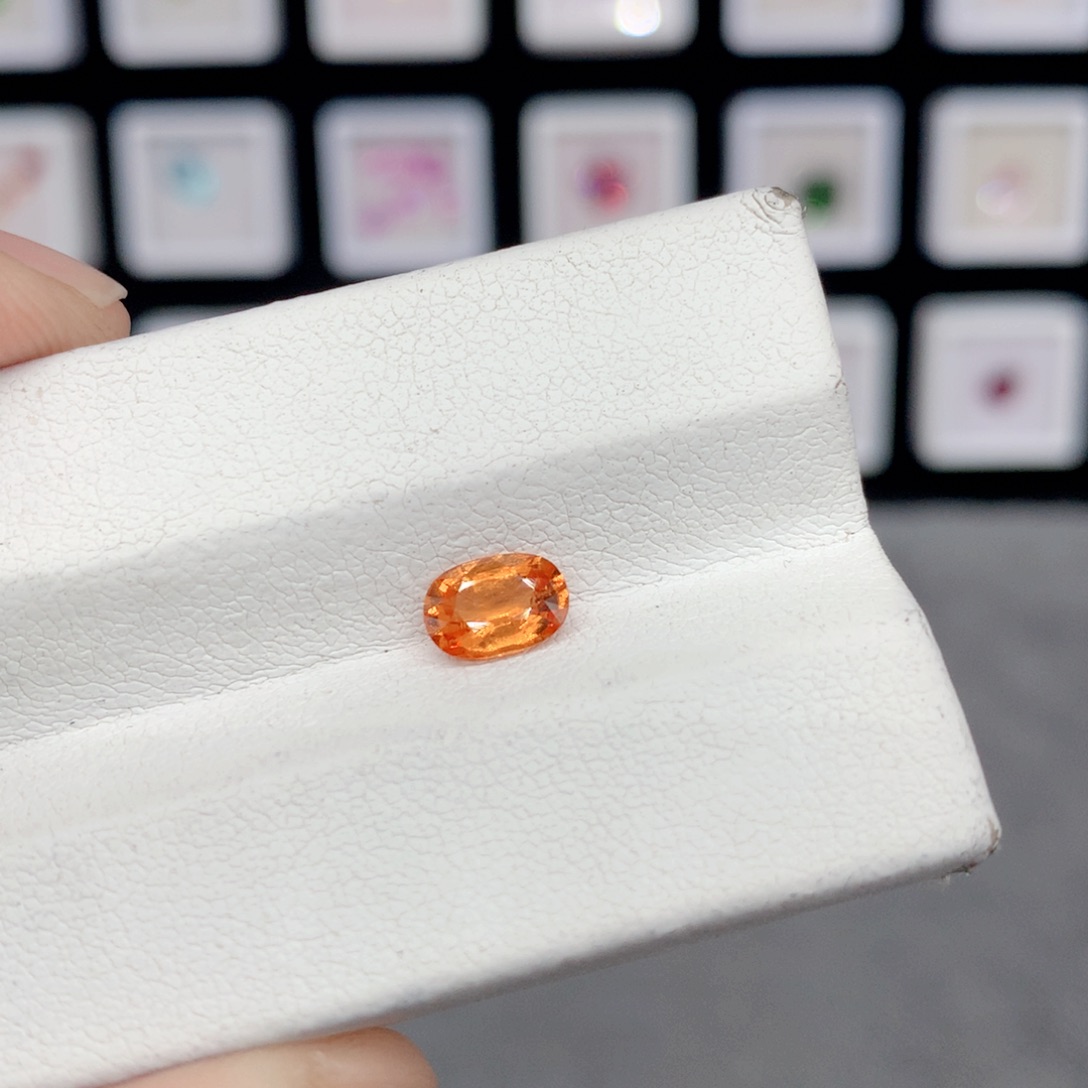 石榴石（芬达石）裸石未镶嵌5*7mm