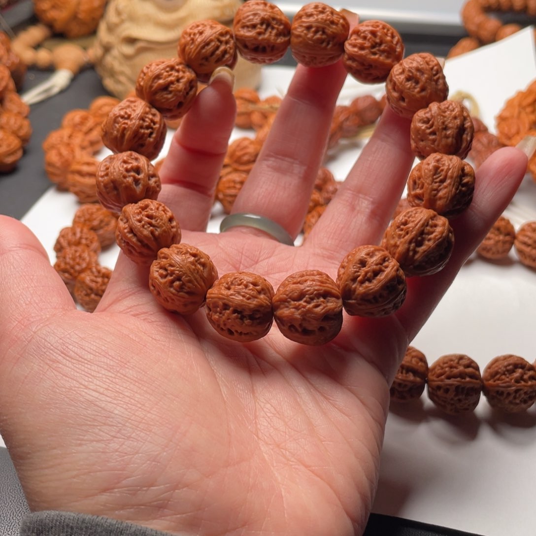 文玩核桃手串操****工秦王玉玺