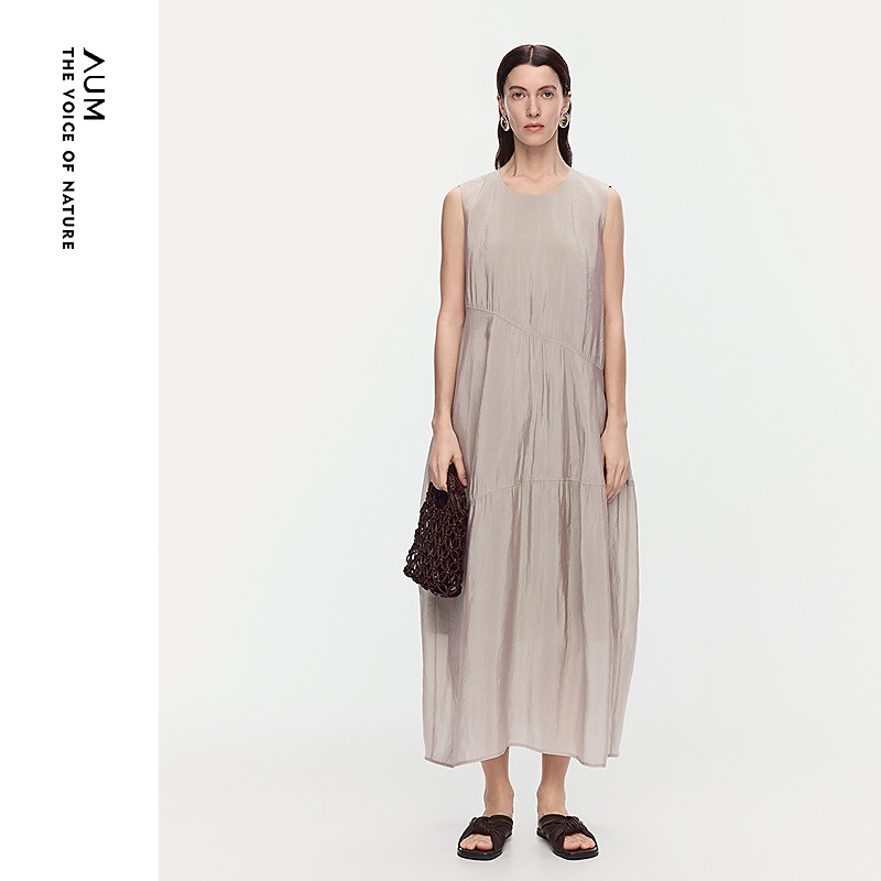 AUM噢姆2025年夏季新款淡人无袖肌理花苞背心连衣裙M1FZ25166