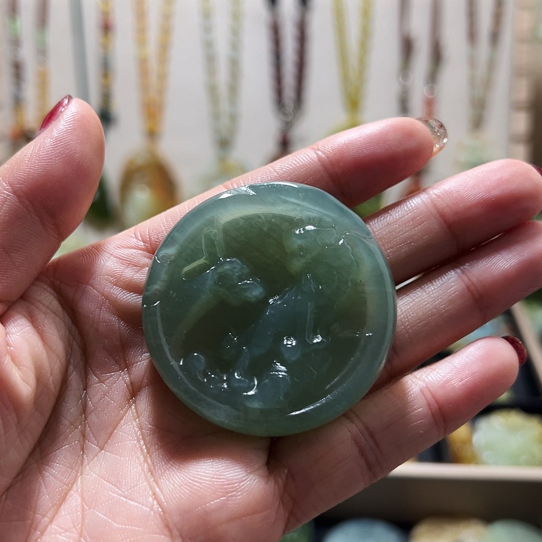 蛇纹石玉颈饰未镶嵌