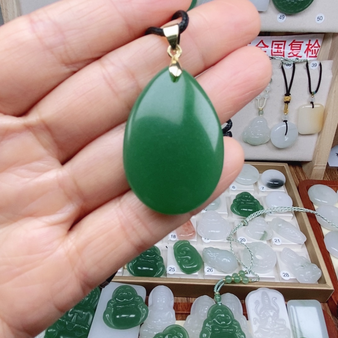石英质玉（天山翠）合金颈饰
