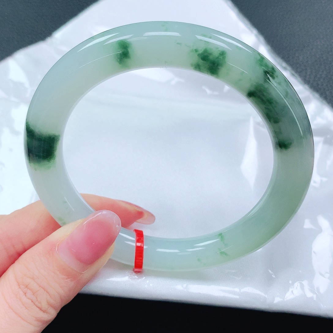 翡翠手镯未镶嵌56圈
