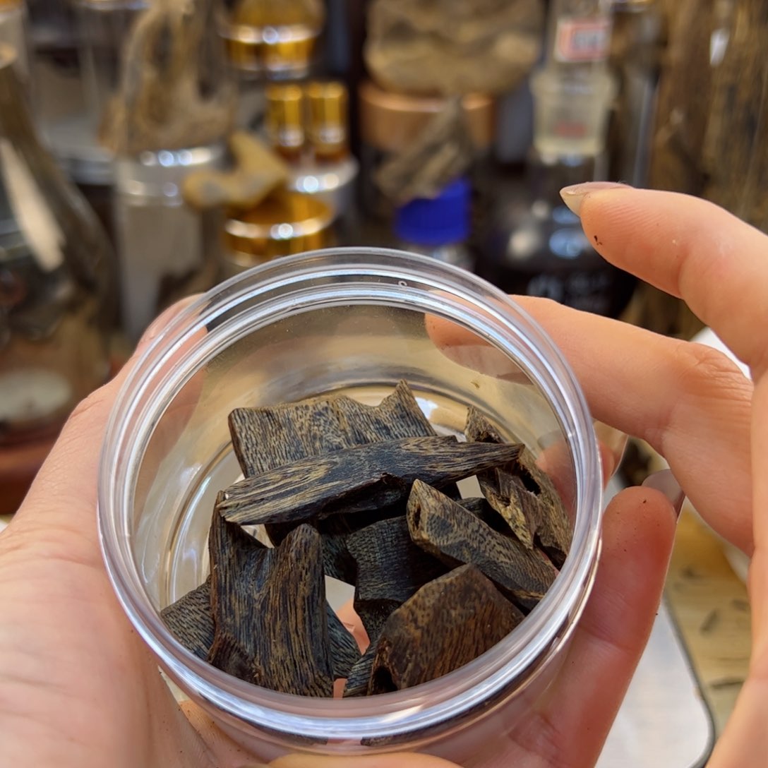 沉香木摆件✨****羅奇楠沉香白棋块料21克