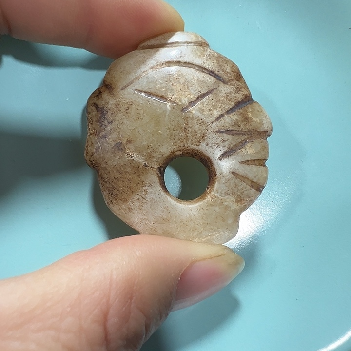 透闪石质玉未镶嵌挂件