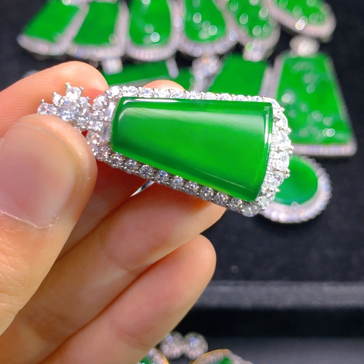 翡翠颈饰银S925镶嵌一个