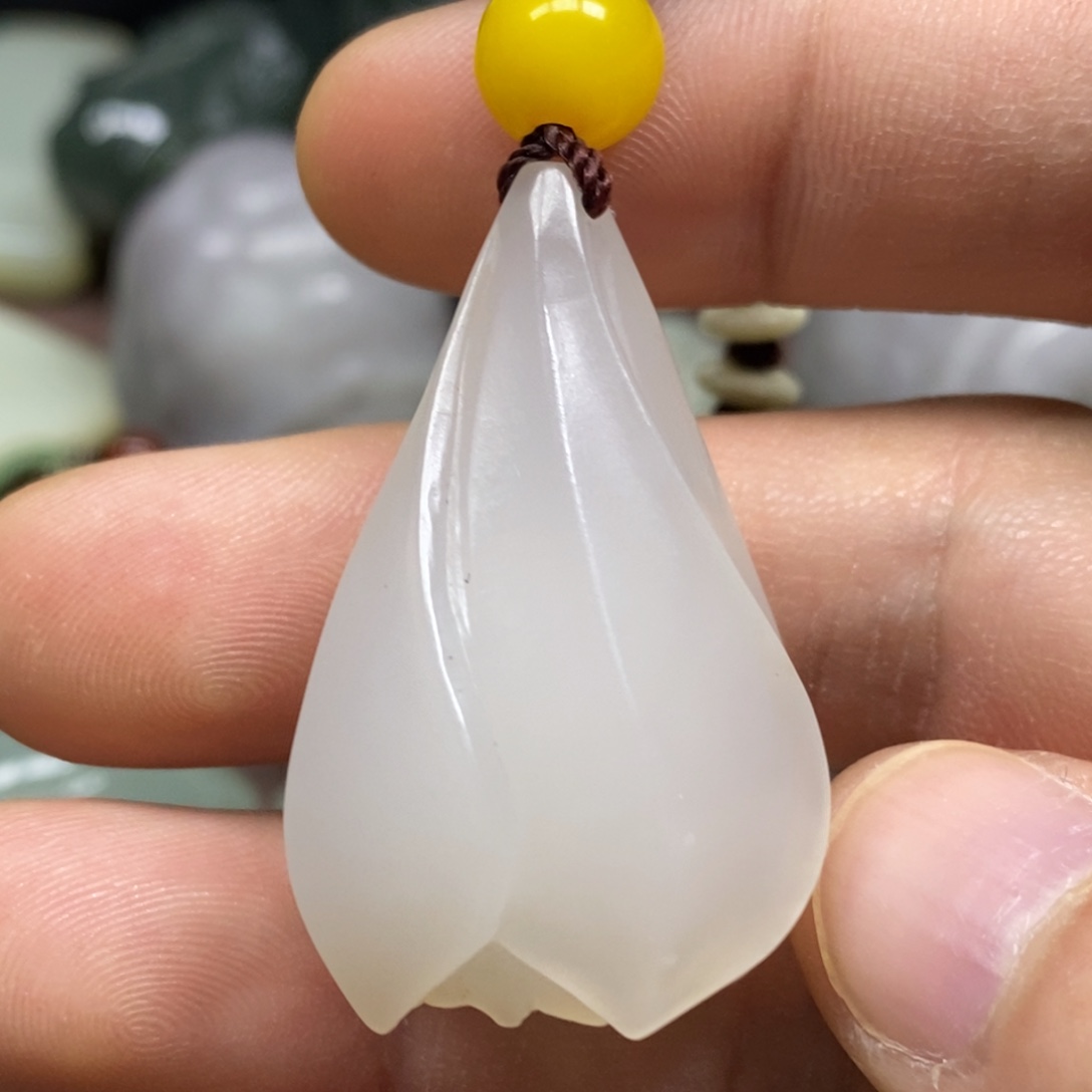 三***六和田玉未镶嵌颈饰