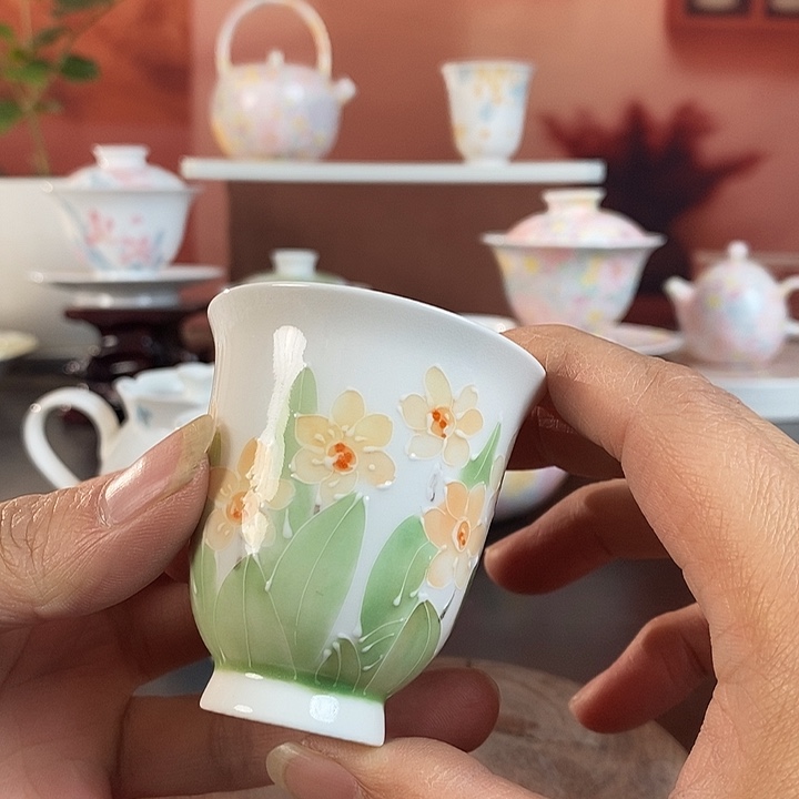 水仙花品茗杯手绘釉下高温