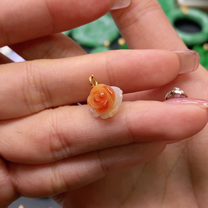 翡翠颈饰未镶嵌吊坠