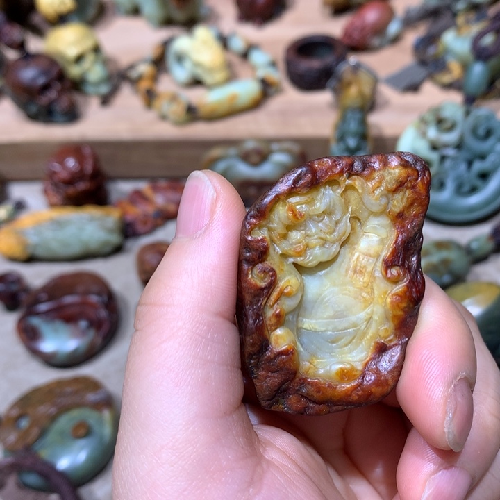 未镶嵌岫岩河磨玉（透闪石质玉）挂件