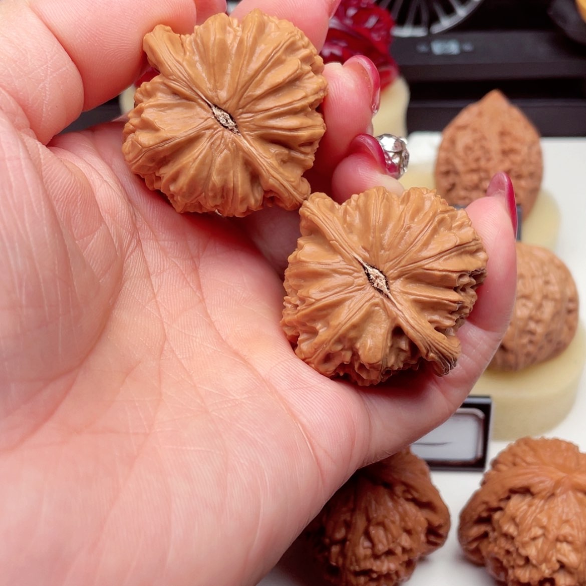 【闪购商品】吊坠桃核白狮40+已打底26号