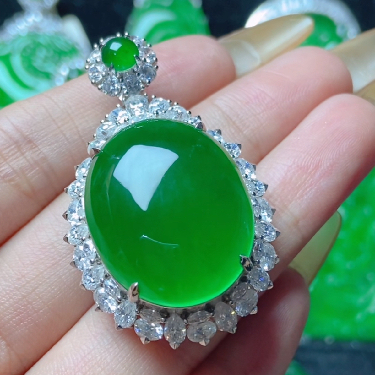 天然A货翡翠蛋面吊坠18k金镶嵌满绿时尚