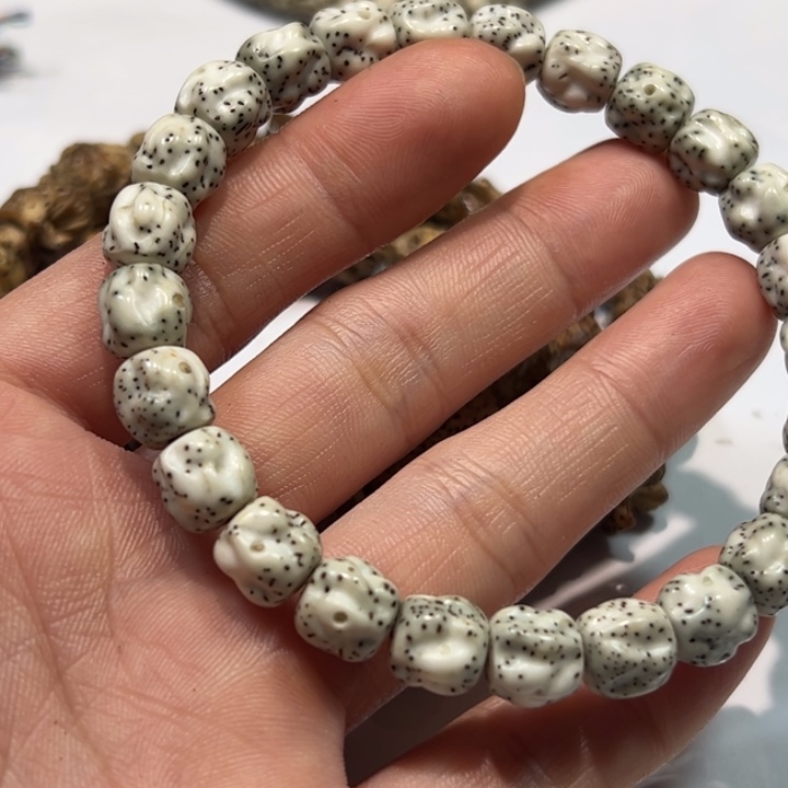 星月菩提吊坠靖****）肉髻