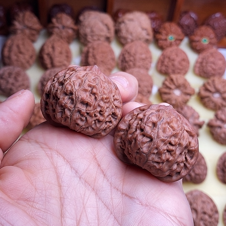 【闪购商品】文玩核桃吊坠36宫灯