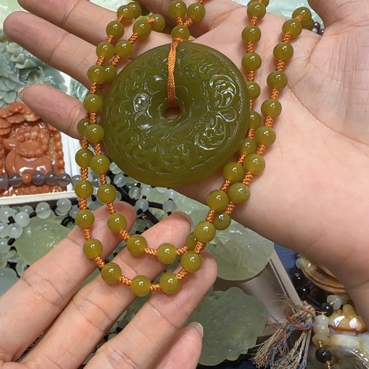 蛇纹石玉吊坠未镶嵌