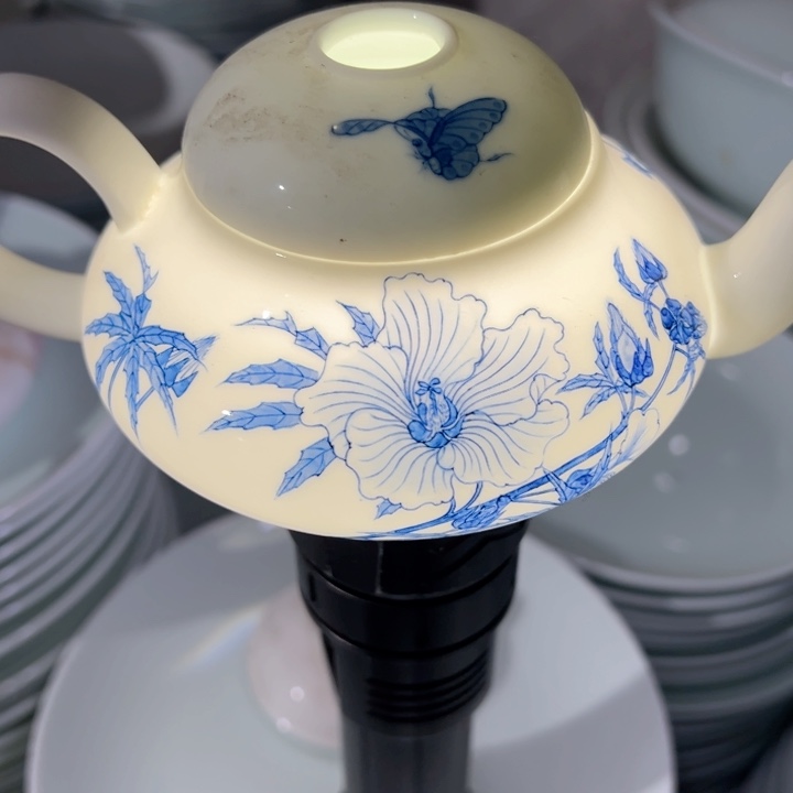 壶手绘大球泥陶瓷一个