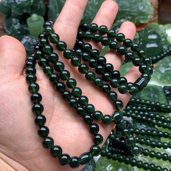 蛇纹石玉颈饰未镶嵌二*