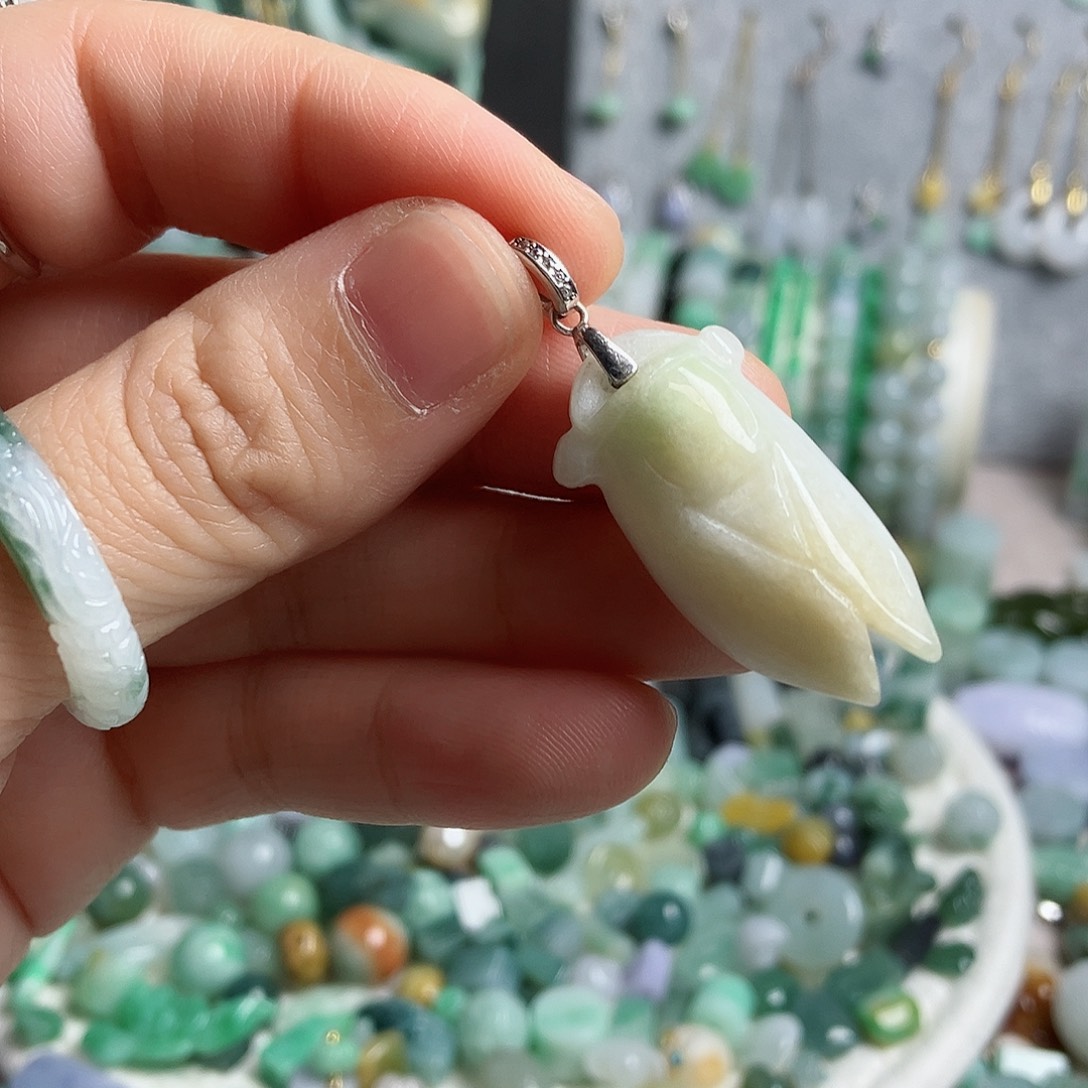 翡翠颈饰银S925镶嵌蝉