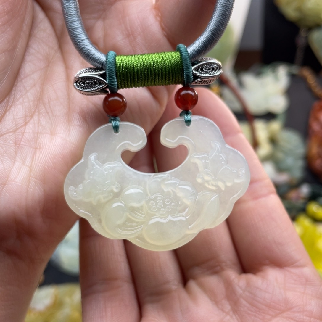 蛇纹石玉颈饰未镶嵌