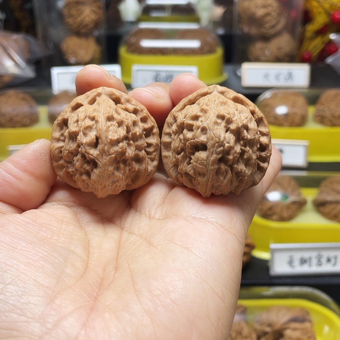 文玩核桃把件三角白狮子36全品