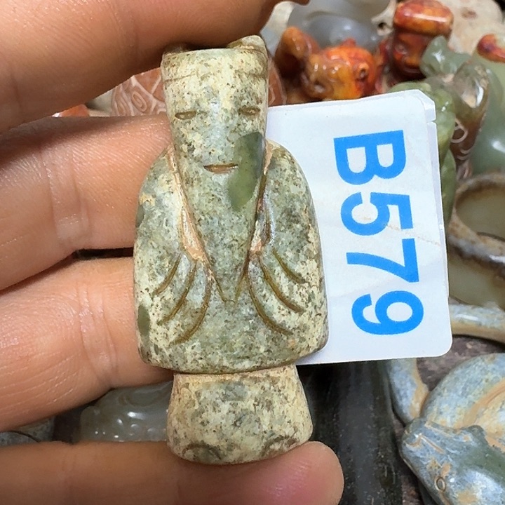 蛇纹石玉颈饰未镶嵌