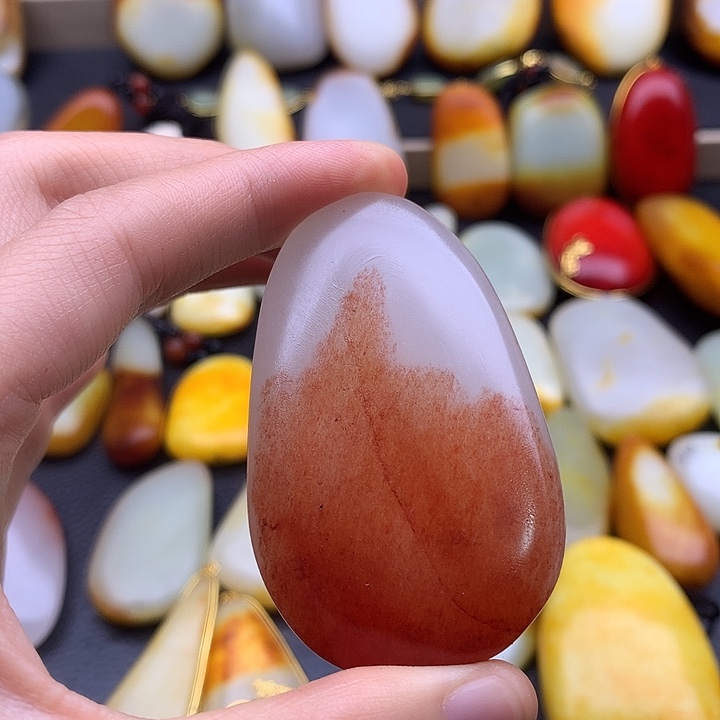 和田玉未镶嵌把件