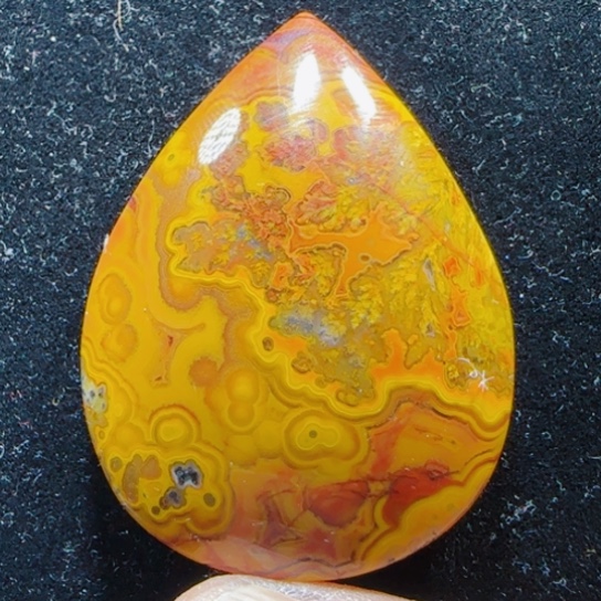 玛瑙/玉髓大湾料水滴吊坠未镶嵌