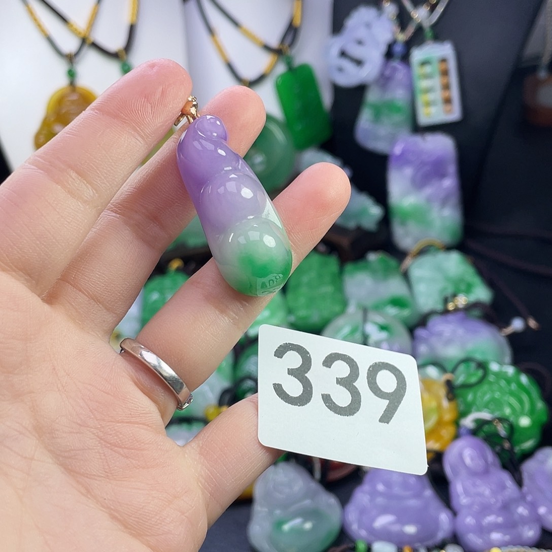 翡翠未镶嵌吊坠(赠链)