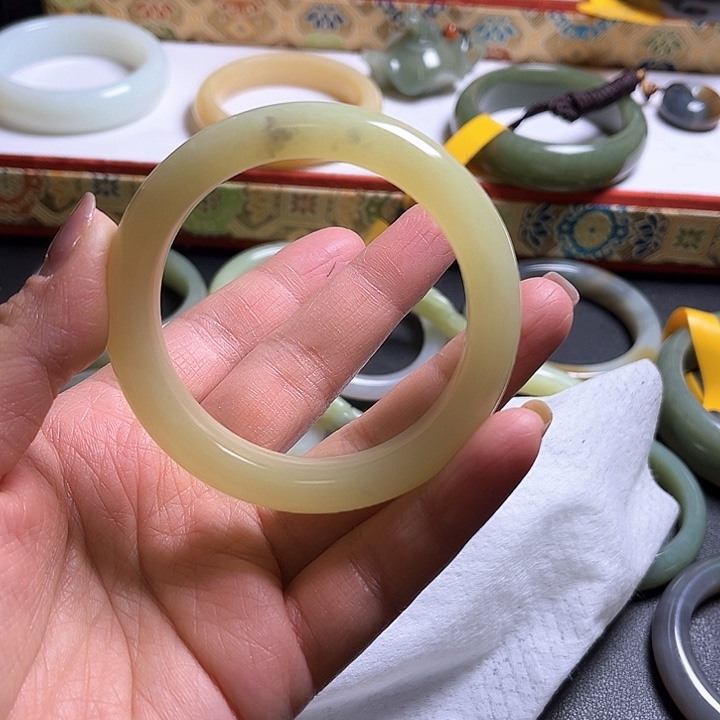 和田玉手镯未镶嵌玛*艳新疆若羌蓝皮黄口55.8