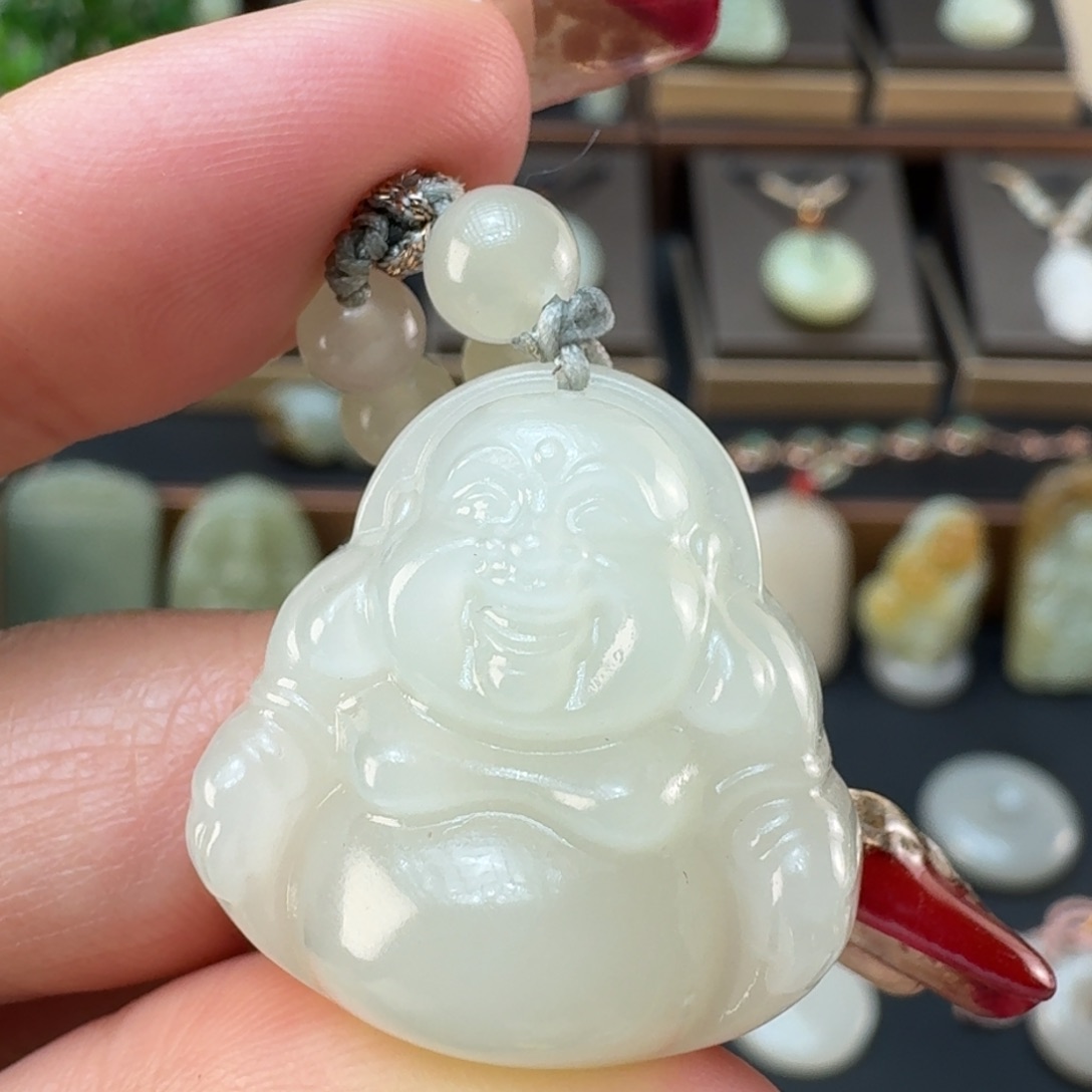 和田玉颈饰未镶嵌锦**春