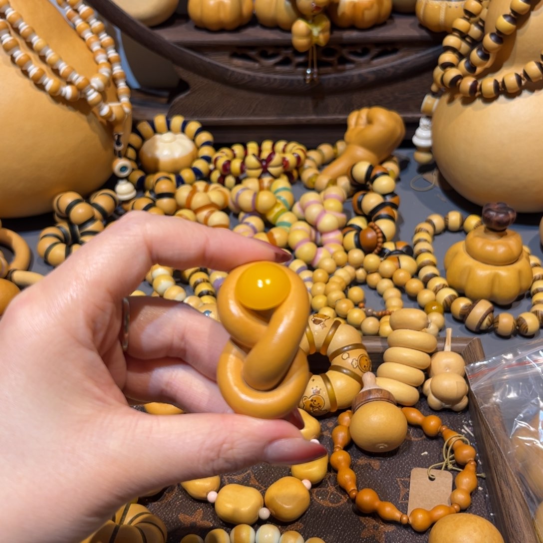 买***子微瑕八字扣。      