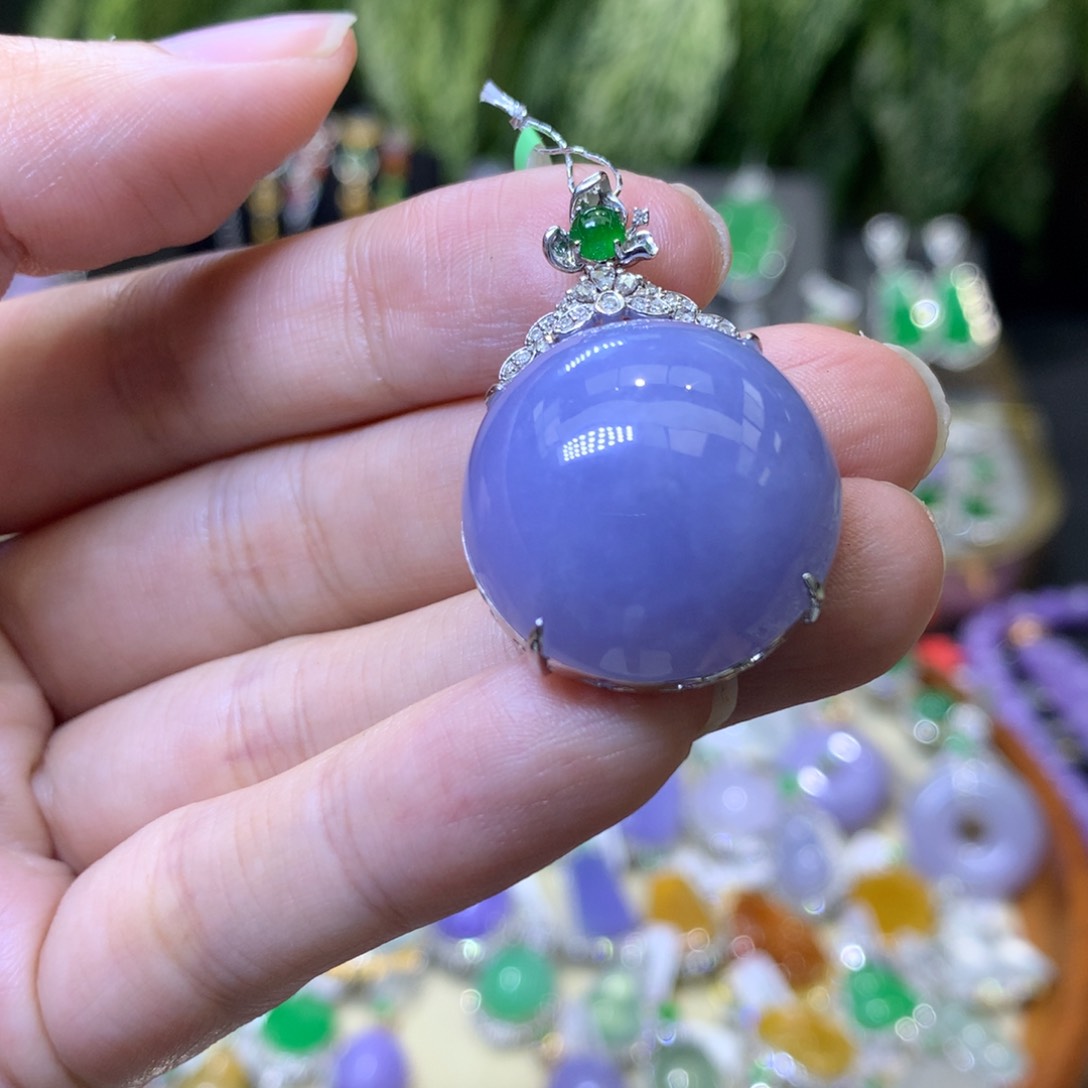 颈饰18K金镶嵌翡翠