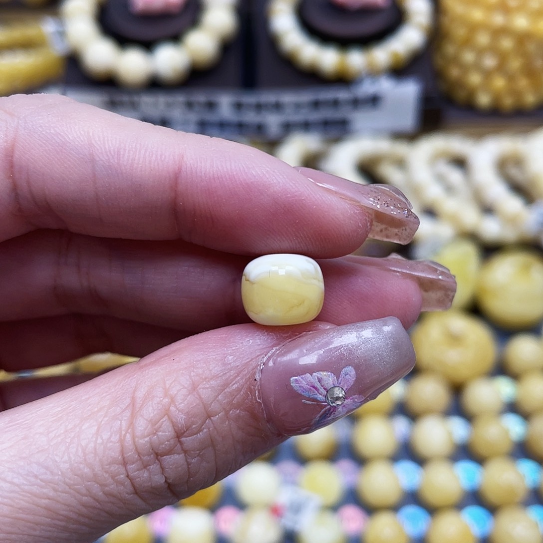 琥珀珠宝奇石未镶嵌10.7×8.9mm瑕疵福利款