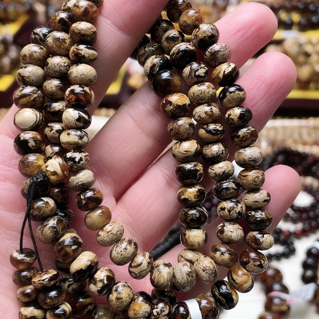 琥珀裸石未镶嵌八10381