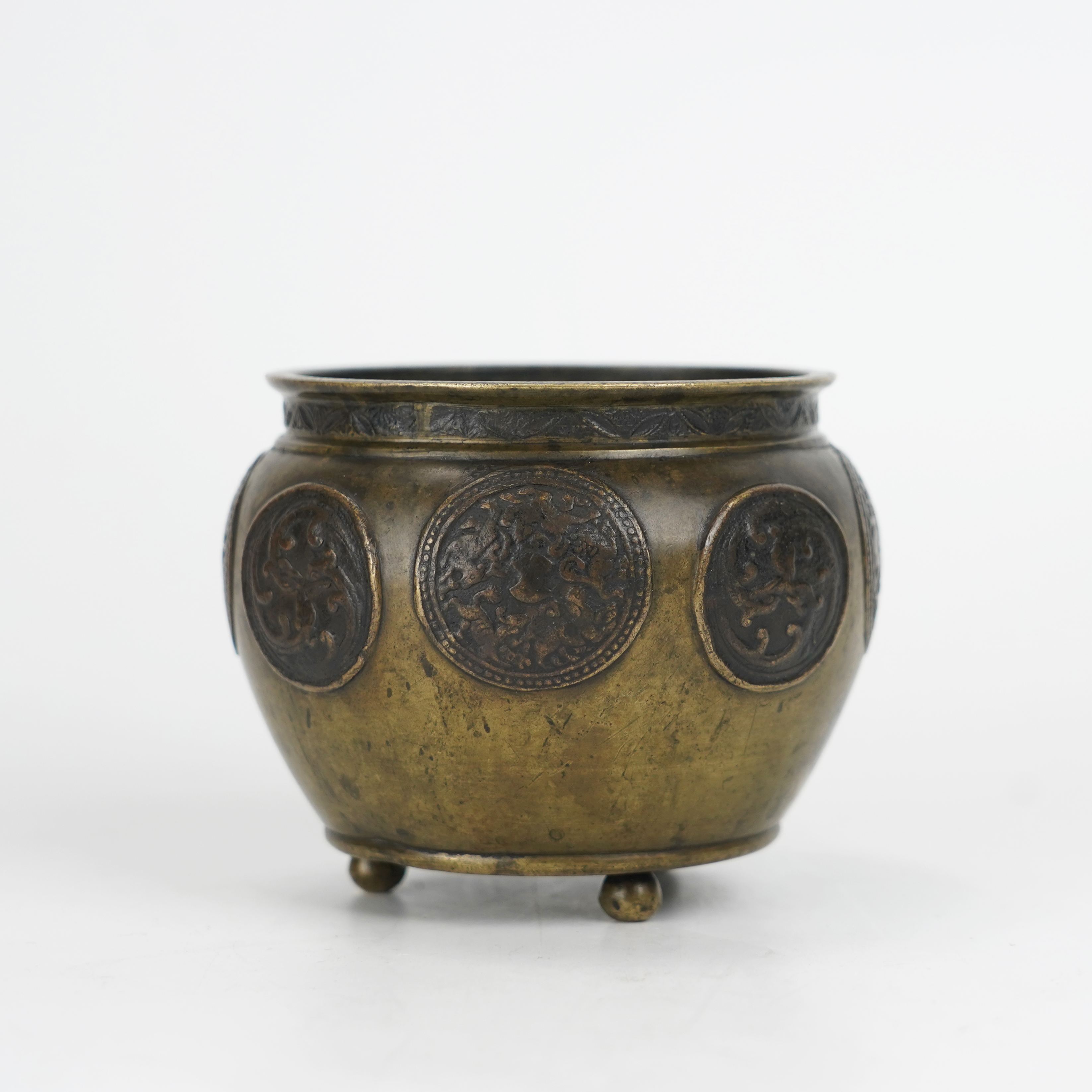 Lot017 清 龙纹三足铜炉