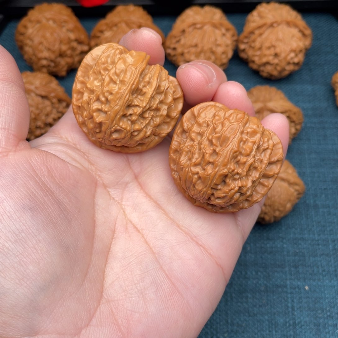 文玩核桃把件全品三角白40