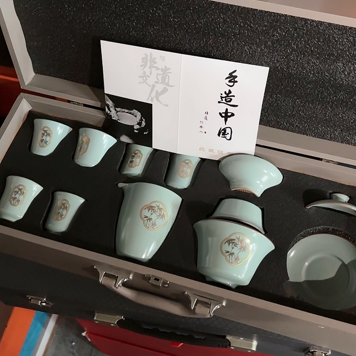 孤品茶具套装等。       