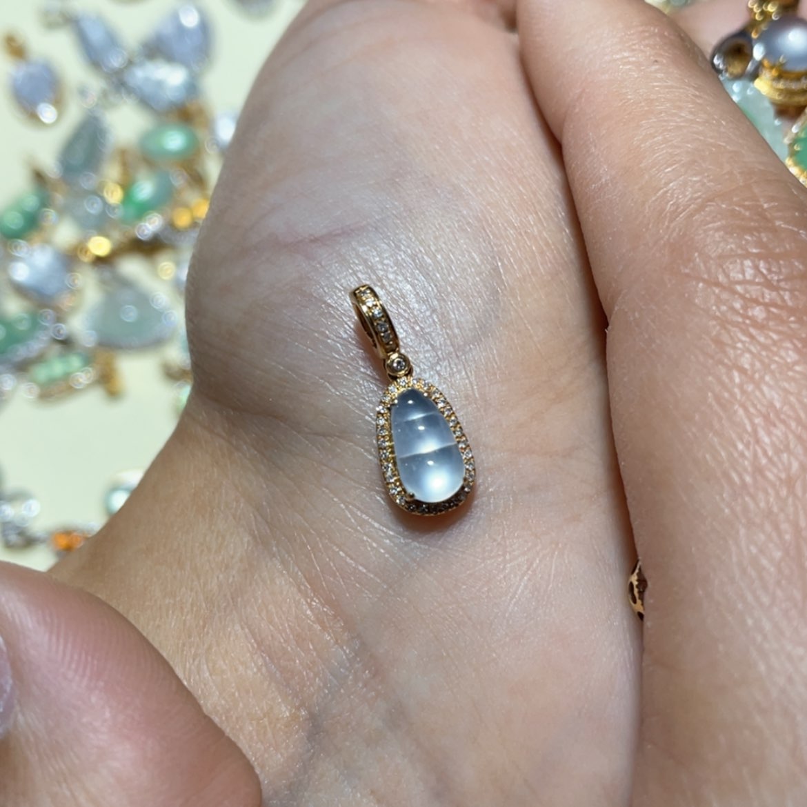【闪购商品】翡翠吊坠(不含链)18K金镶嵌