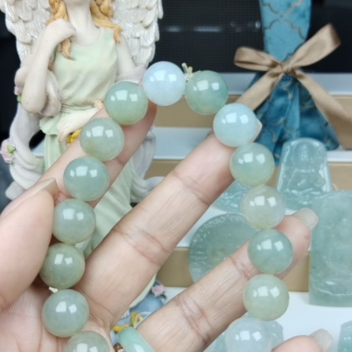 翡翠手链未镶嵌天然面料a货手串儿。